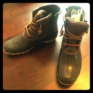 New Sperry Girls Rain boots- never worn